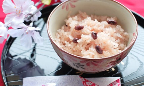 お赤飯やおはぎ作りに！炊飯器で「もち米」を炊くコツ4つ