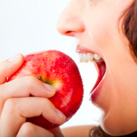 痩せたい人はやっちゃダメ！残念すぎるリンゴの食べ方