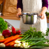 野菜の栄養を逃さない！話題の調理法「蒸し焼き」を徹底解説