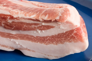 美容家が「腸内環境のために控えている」食べものとは？　(3)脂身の多い肉