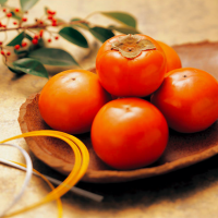 肌と粘膜を乾燥から守る！老け肌対策に食べたい柿の栄養