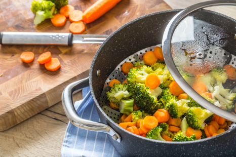 野菜の栄養を逃さない！話題の調理法「蒸し焼き」を徹底解説