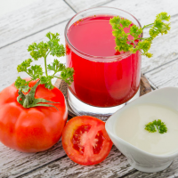 肌老化を抑える！トマトにちょい足しすべき食材4つ