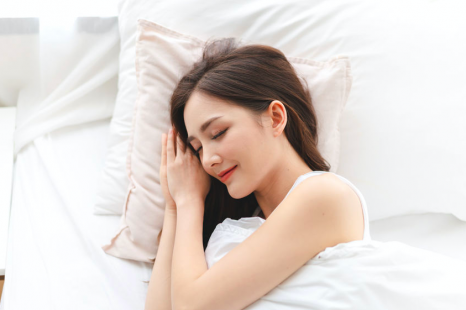 女性ホルモンに振り回されず40・50代が睡眠の質を上げる方法