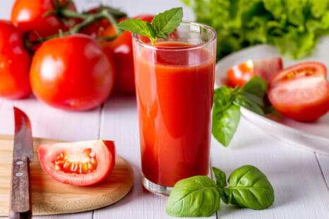 効率良く美肌成分が摂れる！トマトジュースの活用法