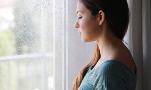 梅雨はたるみやすい？肌のハリ不足に繫がるNG食習慣3つ