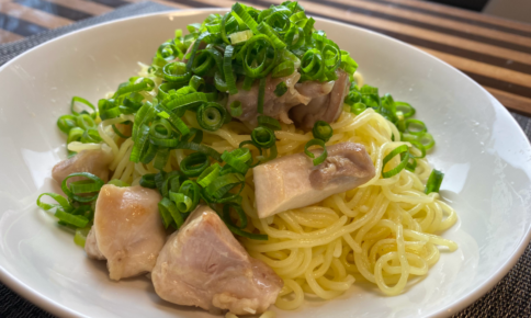 ダイエット中の麺欲に！10分でできるタンパク質たっぷりネギ塩焼きそば