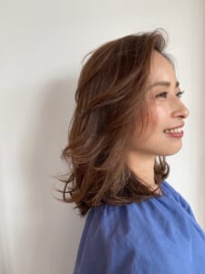 柔らかなブレンドカラーで、やさしい表情の髪色に