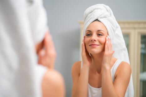 泡洗顔より肌老化を防げる！？40・50代に◎な泡立たない洗顔料