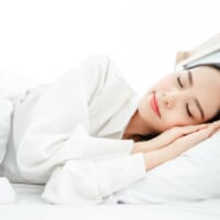 睡眠悩みは更年期の仕業？「眠れない」改善策３つ