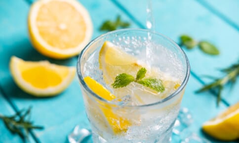 内臓脂肪を撃退！効果的な「レモン水」の摂り方