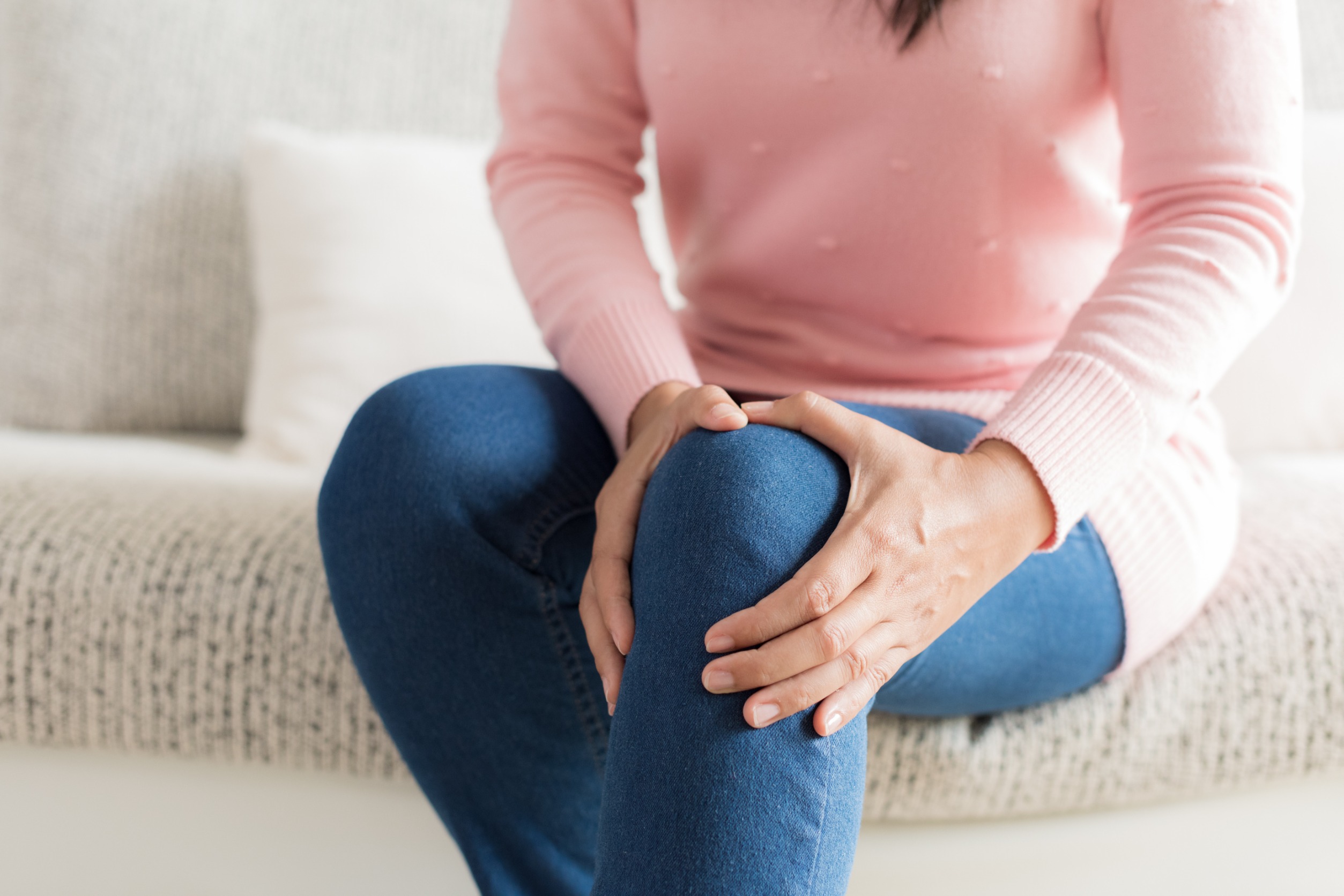 膝の痛みを放置しないで！注意すべき症状＆対策