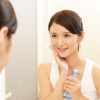 顔の老化を防ぐ！今こそ40・50代が使うべき化粧水3つ 