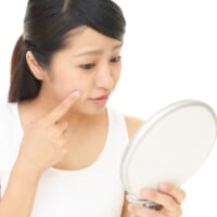 たるみ毛穴がどんどん広がっていく!? 40・50代が春にやってはいけないNG習慣