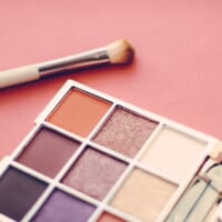 40・50代のくすみ肌を明るく若々しく！ 秋色で叶える血色メイク術