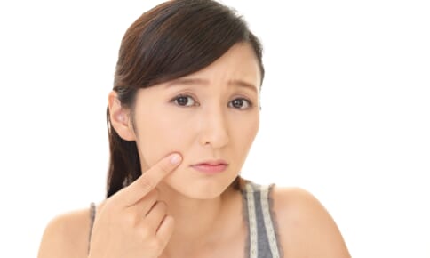 毛穴がどんどん広がる！たるみ毛穴が増えるNG習慣3つ