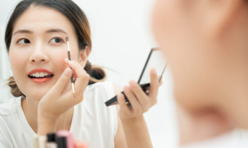 新年はいつものメイクをアップデート！  40・50代のための“垢抜け”メイク術