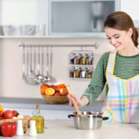 シミが目立ちやすくなった理由は？ 40・50代のための“効かせる”美白ケア