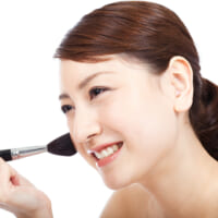 新年はいつものメイクをアップデート！  40・50代のための“垢抜け”メイク術