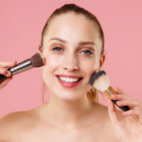 40・50代のくすみ肌を明るく若々しく！ 秋色で叶える血色メイク術