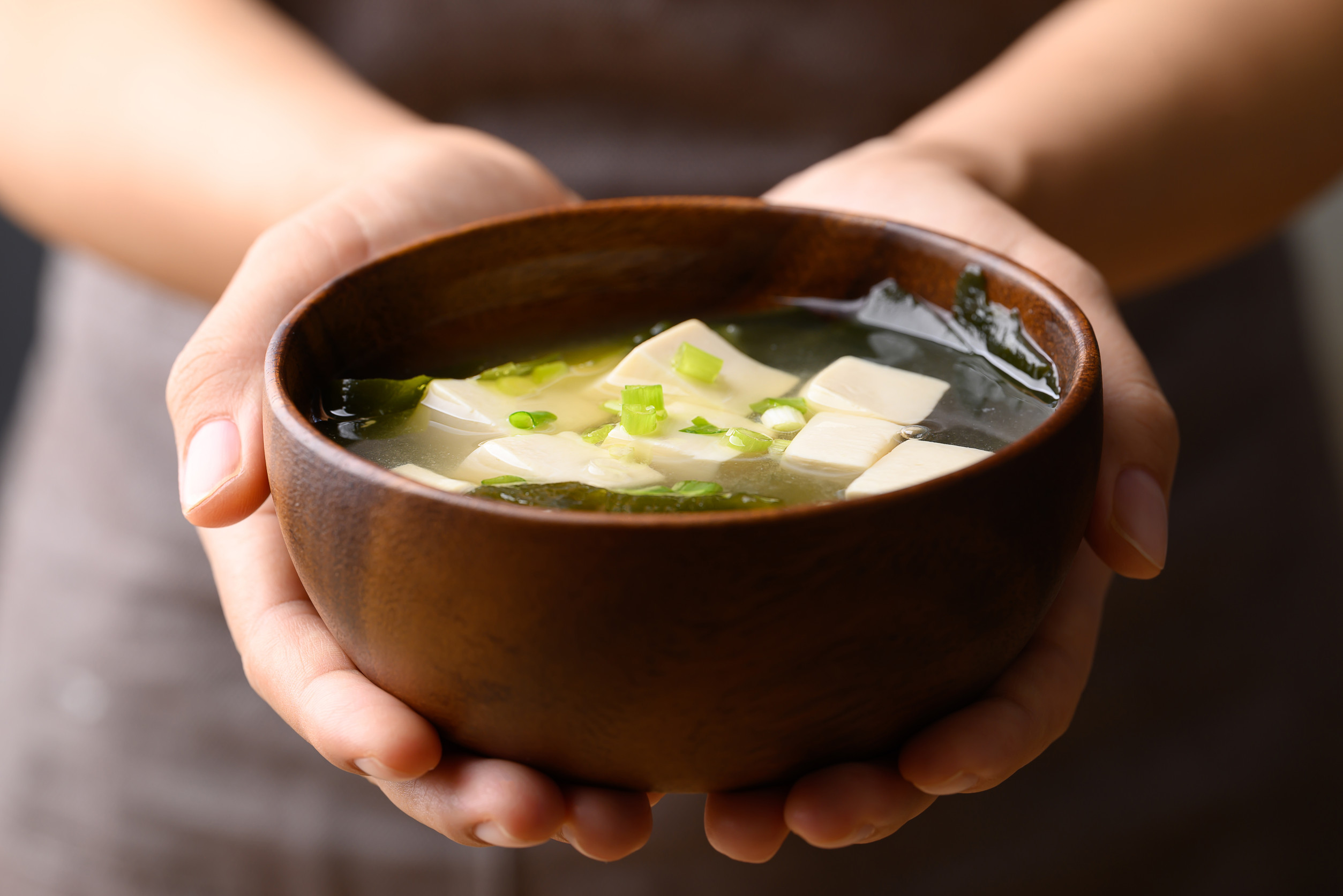 夏の乾燥を改善！ 美肌のために40・50代が食べたい味噌汁の具材
