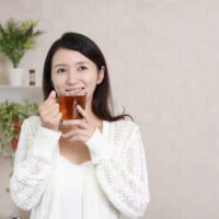 冷たい飲み物で腸が不調に？腸のために見直したい夏のドリンク習慣