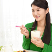 更年期の肌は乾燥しやすい？ 肌力がアップする夜のプラスワンケア