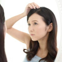 白髪予防は内側から！ 髪のエイジングケアに◎な食材＆食べ方