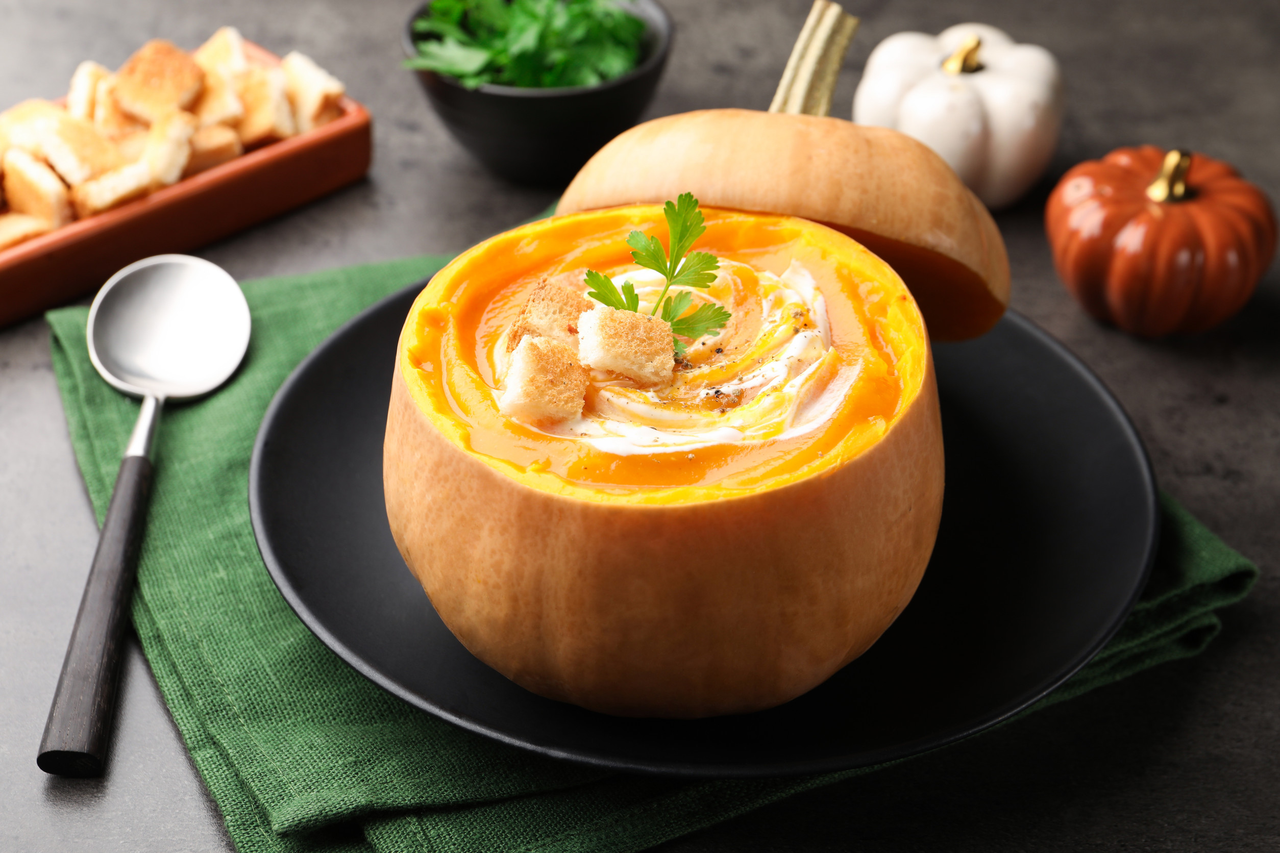 カサカサ肌は食でうるおす！40・50代が摂るべき冬の美肌食材