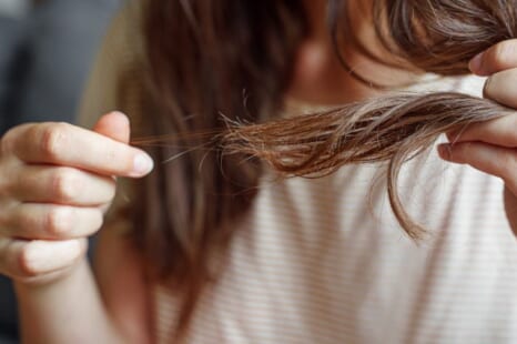 髪のパサつきの原因と対策！自宅でできる対策・ケア方法を紹介