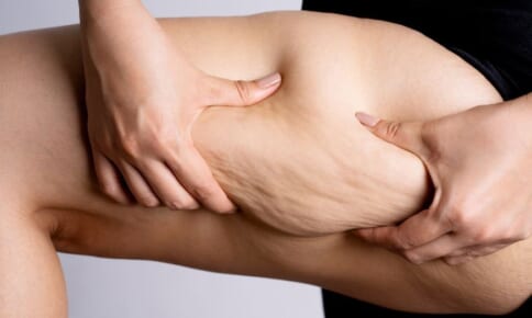 40・50代がラクに洒落見えする春アウターの色BEST3