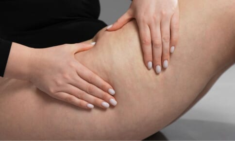 お風呂前に塗るだけ！エステ帰り級のふっくら肌になる保湿法