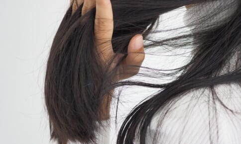 40代の髪がパサパサになる原因は？ツヤツヤ・サラサラヘアにするポイント