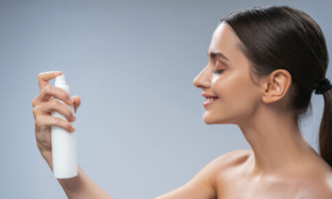 冬は乾燥ダメージが加速！ 顔のパサつき・粉吹きを防ぐうるおいキープ術