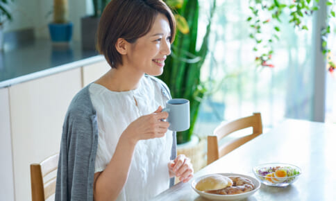 肩こりでむくんだ大顔に？全身の巡りを良くするポイント3つ