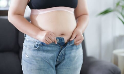 お風呂前に塗るだけ！エステ帰り級のふっくら肌になる保湿法