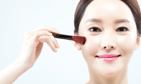 40・50代のお疲れ顔を改善！ 自然なツヤ＆血色感を叶えるメイク術