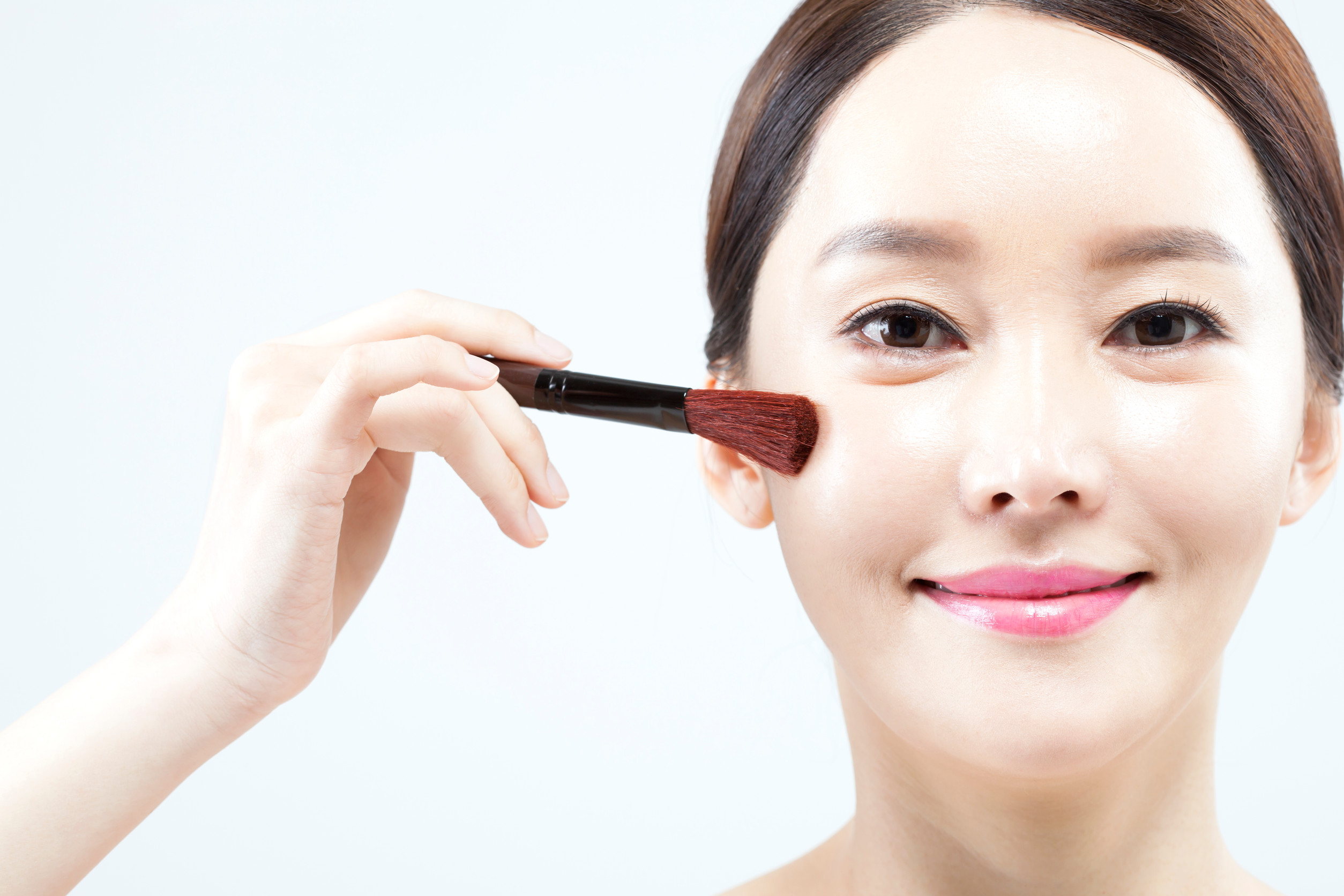 40・50代のお疲れ顔を改善！ 自然なツヤ＆血色感を叶えるメイク術