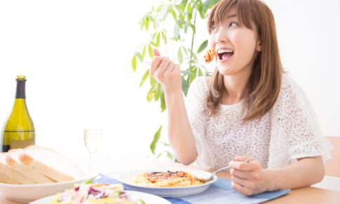 シミ・くすみが増える原因に！？ 40・50代の肌を守る食べ方＆飲み方ルール