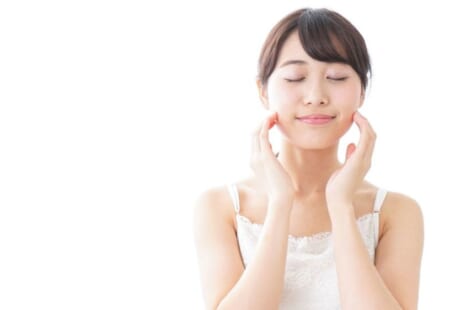 導入美容液は本当に必要か？使い方や効果・化粧水との違いなどを解説