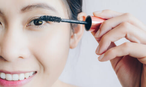 ほんのり汗によるメイク崩れを防ぐ！ 40・50代に◎1日もつアイメイクのポイント